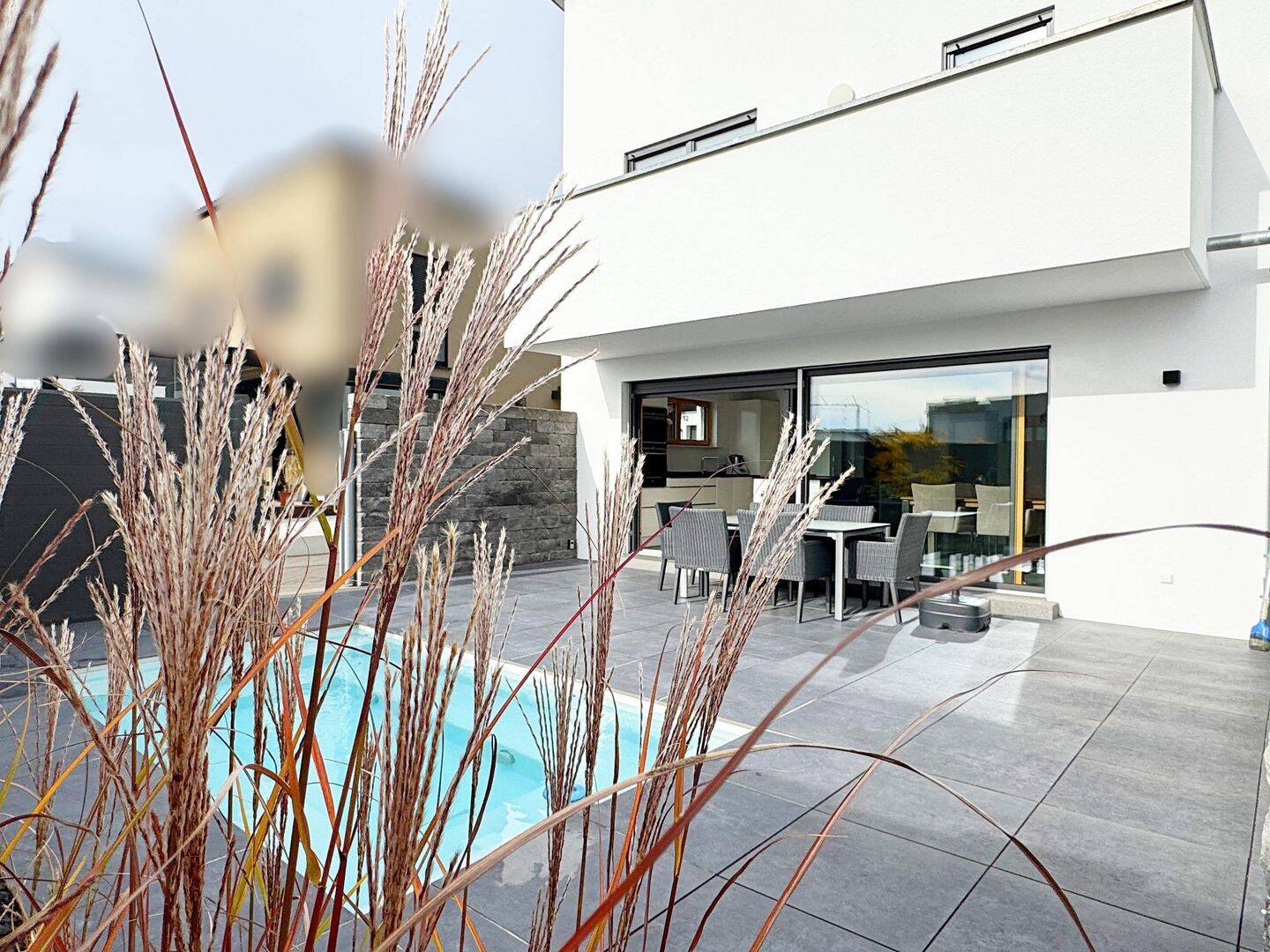 Moderne Doppelhaushälfte mit Pool, Sauna und Energieeffizienzklasse A+ – Gärtringen – Bild 1 von 9
