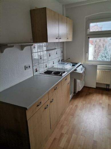 Geräumige Dachgeschoss-Wohnung mit Badewanne, Tageslichtbad und Einbauküche! – Halle (Saale) – Vorschaubild 9