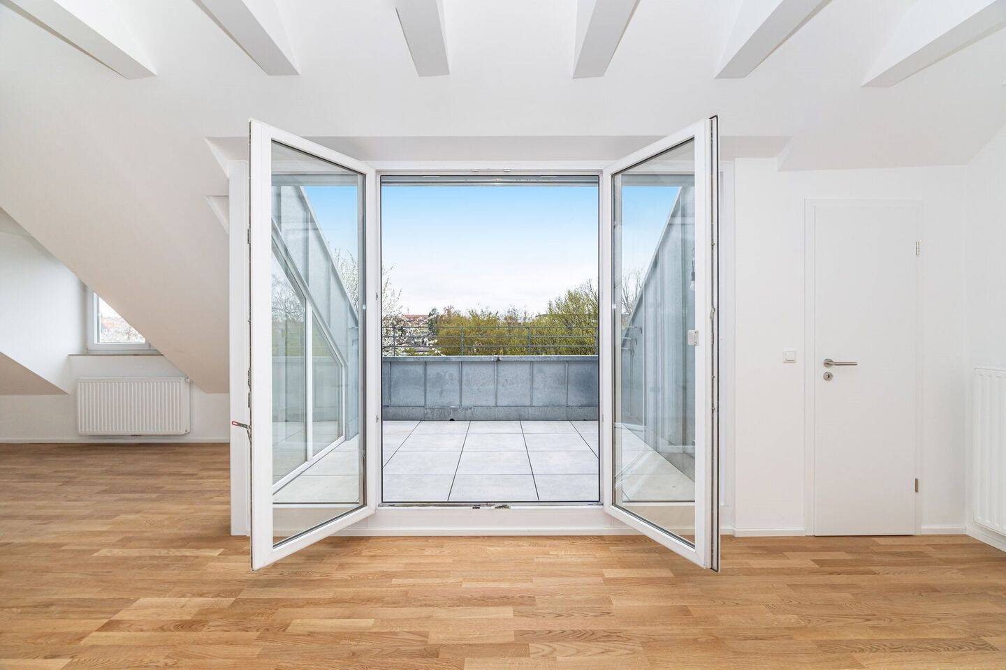 Erstbezug nach Sanierung - charmante 2 Zimmer Dachgeschoss Wohnung – München – Vorschaubild 3