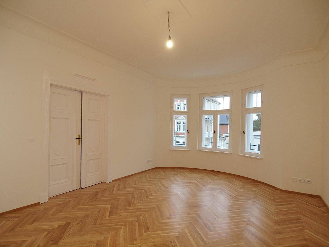 :-) Jugendstil-Villa - edel saniert! Erstbezug! + Parkplatz m. Ladesäule + Wintergarten + große Küche + EBK möglich+ Stellplatz + hochwertige Ausstatt – Leipzig – Vorschaubild 5
