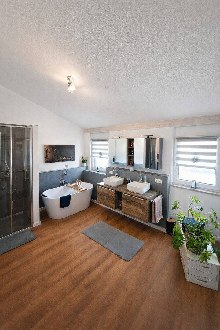 Neuwertiges KfW-55-Haus Baujahr 2023, 242 m² Nutzfläche, Energiekl. B, unter 370 € Nebenkosten – Boos – Vorschaubild 4