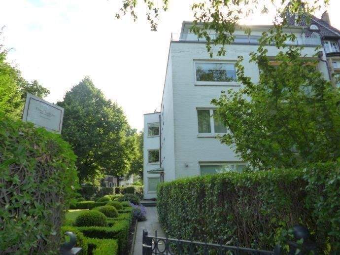 2,5 Zimmerwohnung mit Balkon in der Bellevue mit Alsterblick !