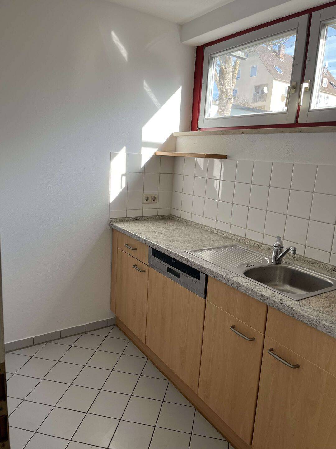 Stilvolle, modernisierte 3 Raum-EG-Wohnung mit Terrasse und Garten in Ingolstadt – Ingolstadt – Vorschaubild 7
