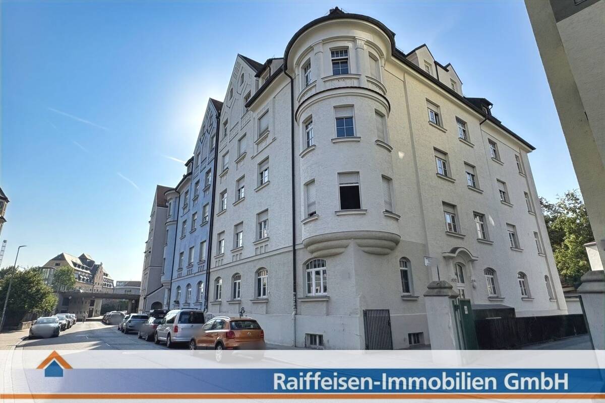 Erstbezug nach Modernisierung: 2 Zimmer Dachgeschoßwohnung im Inneren Osten von Regensburg – 93059 Regensburg – Bild 1 von 9