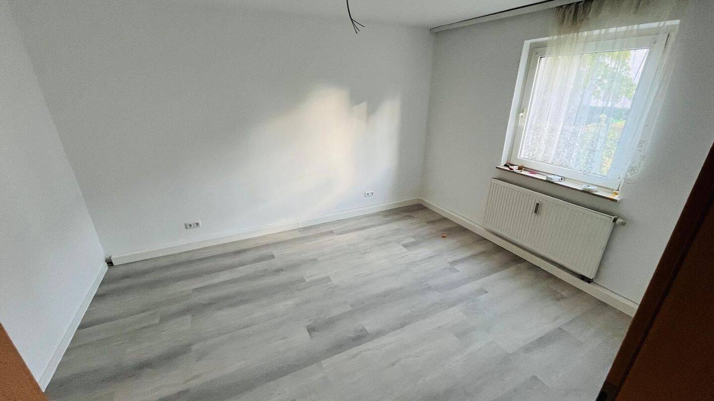 Renovierte 2 Zimmer Wohnung mit Einbauküche – Nürnberg – Vorschaubild 2