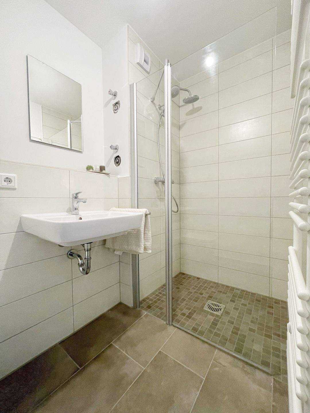Neubau - Modern möbliertes 1 Zimmer Apartment mit Terrasse & WLan inkl. – Augsburg – Vorschaubild 7