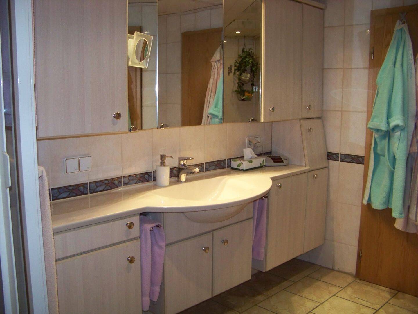 2 Familienhaus in Altenstadt Lindheim + eine dritte Wohnung im Nebengebäude – Altenstadt – Vorschaubild 7