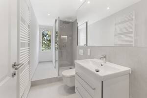 Erstbezug nach hochwertiger Sanierung, 2-Zimmer-Wohnung, Duschbad mit Fenster in Hohenflede