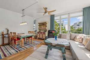 Lichtdurchflutete 2-Zimmer-Wohnung mit großer Süd-Loggia, Aufzug und Tiefgaragenstellplatz