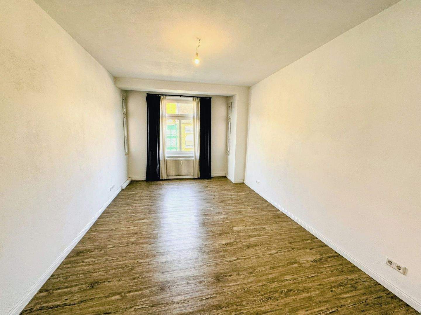 Sanierte 4 Zimmer Wohnung in zentraler Lage mit Balkon – Nürnberg – Vorschaubild 5