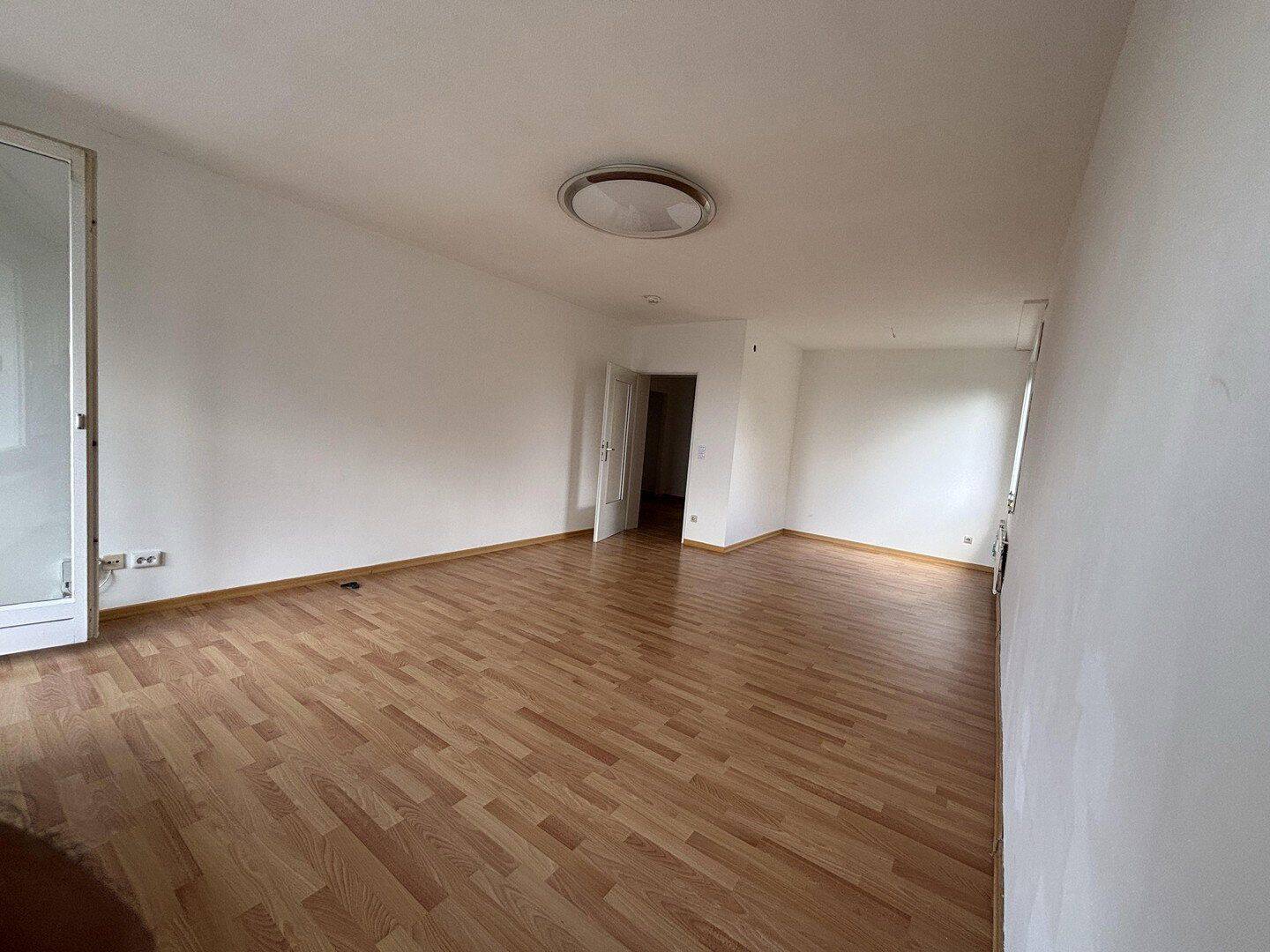 Großzügige 4-Zimmer-Eigentumswohnung mit viel Potenzial – Norderstedt – Vorschaubild 6