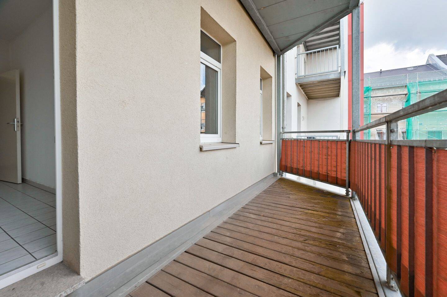 Schöne 2-Raum-Wohnung: XXL-BALKON UND PARKETT für Kapitalanleger oder zur Eigennutzung! – Chemnitz – Bild 1 von 9