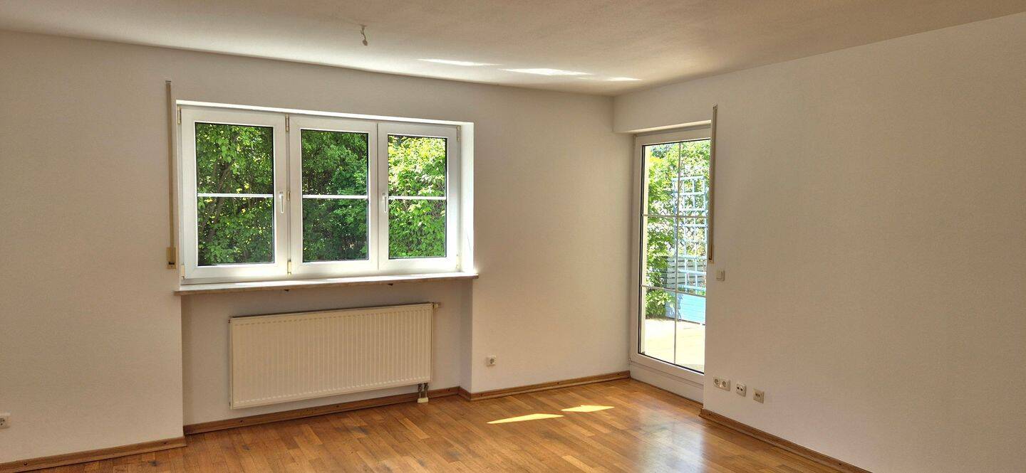 Helle Wohnung mit Blick ins Grüne und kleinem Garten – München – Vorschaubild 4