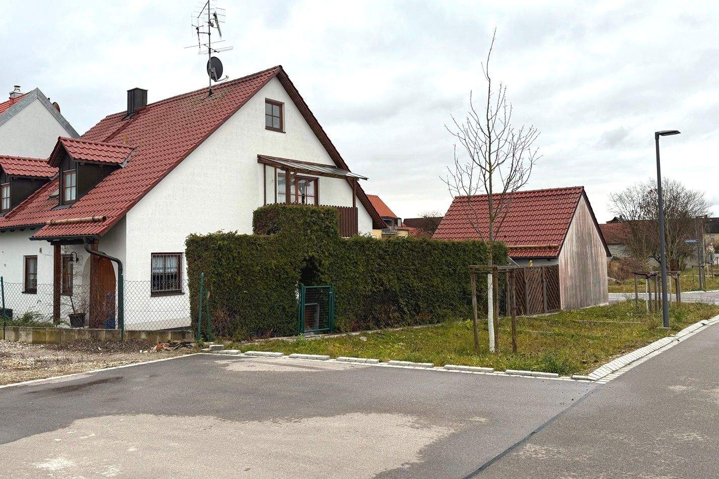 Attraktives EFH für Selbstnutzer & Kapitalanleger in guter Lage von Bergkirchen/Feldgeding – Bergkirchen – Bild 1 von 6