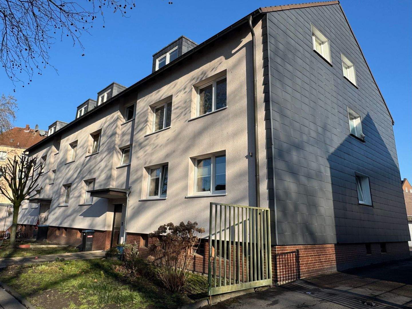 Investmentpaket: zwei Mehrfamilienhäuser - 12 Wohneinheiten & 8 Garagen (6,7 % Mietrendite) – Gelsenkirchen – Bild 1 von 6