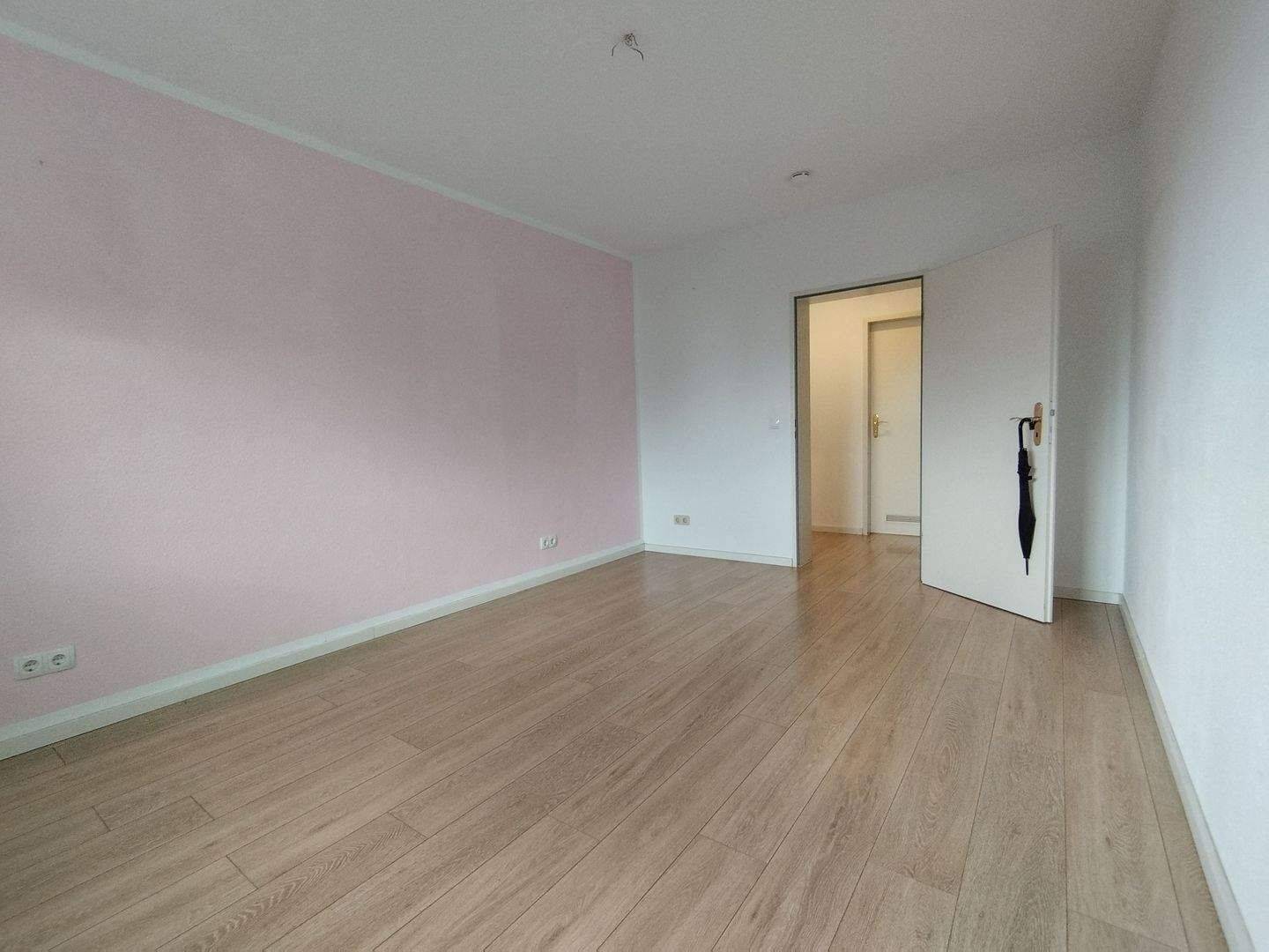 Kaufen, einziehen, wohlfühlen: Bezugsfreie 2-Zimmer-Wohnung mit Balkon - 0178-8236274 – Berlin – Vorschaubild 8