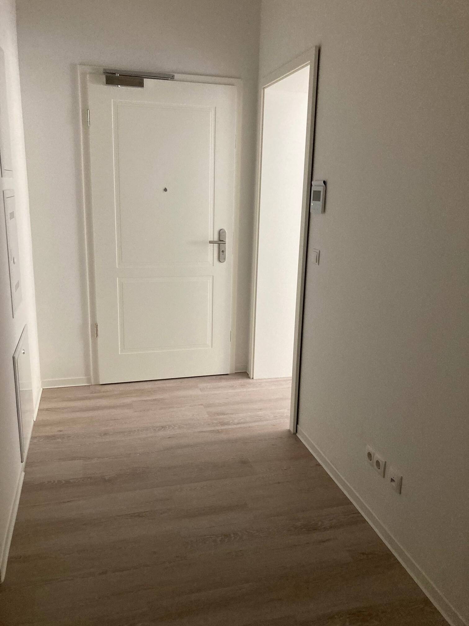 2-Raum-Appartment mit EBK, Lichtsystem, Design- Bad, Aufzug, Waschsalon – Chemnitz – Vorschaubild 3