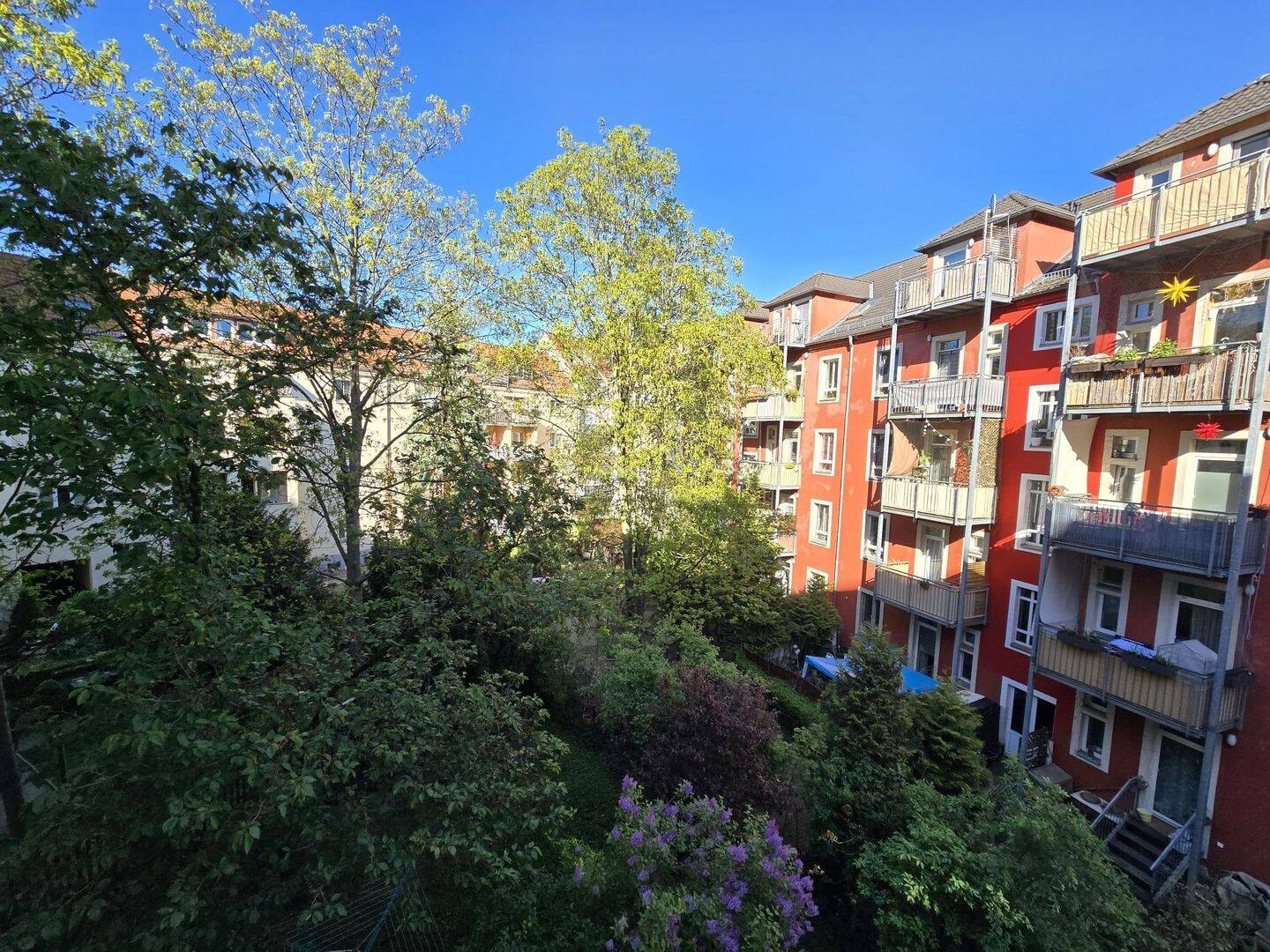 gemütlich, helle 3-Zimmerwohnung mit großen Balkon in zentraler, ruhiger Lage zu verkaufen. – Dresden – Vorschaubild 2
