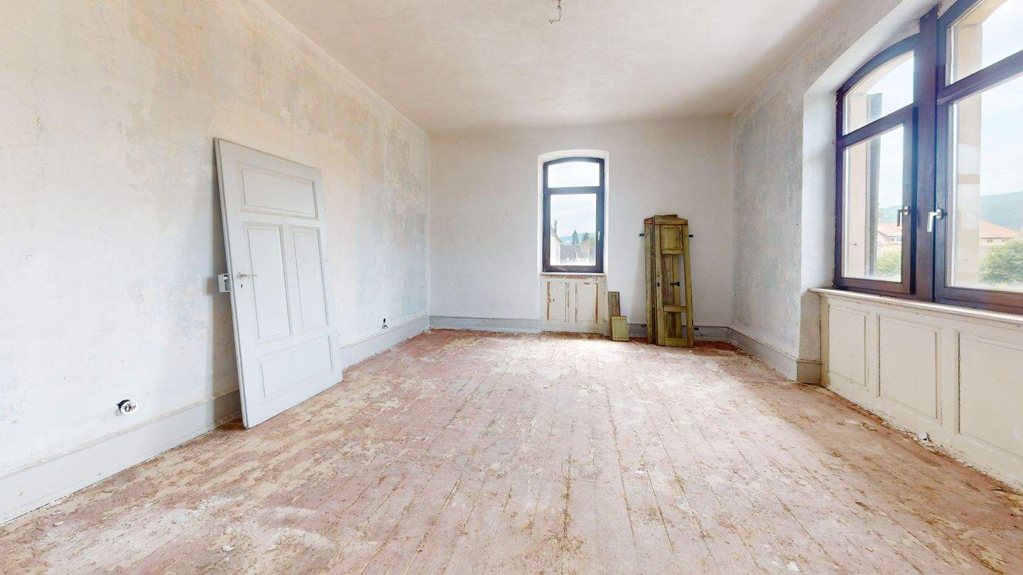 Alter Bahnhof mit Blick auf die Haardt | Gegenüber Kurpfalz Carré & Ärztehaus | Sanierungspotential – Neustadt an der Weinstraße – Bild 1 von 6