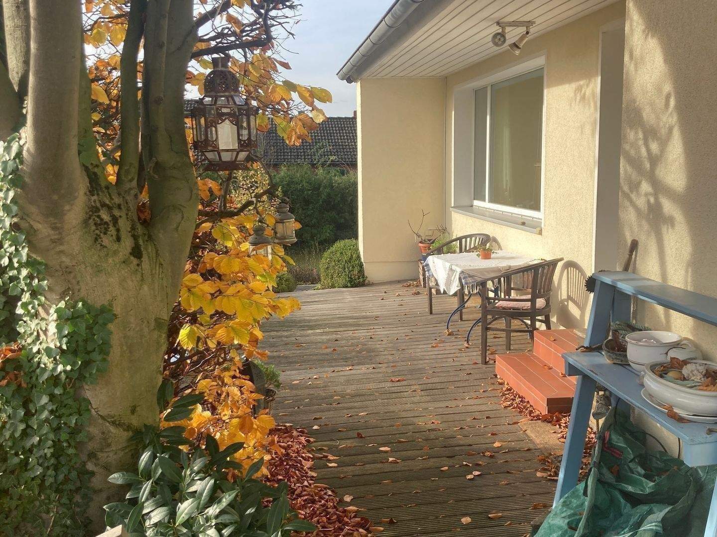 ISERNHAGEN KB: Freistehender Bungalow in bester Lage mit Souterrain – Isernhagen – Vorschaubild 2
