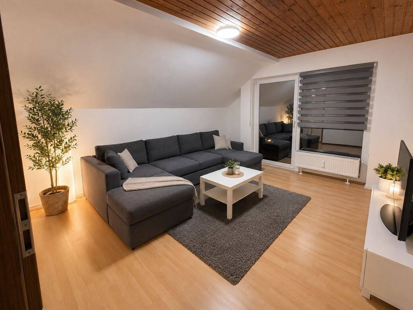 2 Zimmer Wohnung - DG mit Balkon in ruhigen Wohngebiet – Pforzheim – Vorschaubild 2