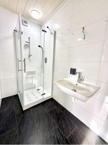 Saniertes Reihenmittelhaus mit 182 m² Wohnfläche 7 Zimmer und Einliegerwohnung, Innenhof, Garage, Stellplatz und PV in Floss zu vermieten – Floß – Vorschaubild 4