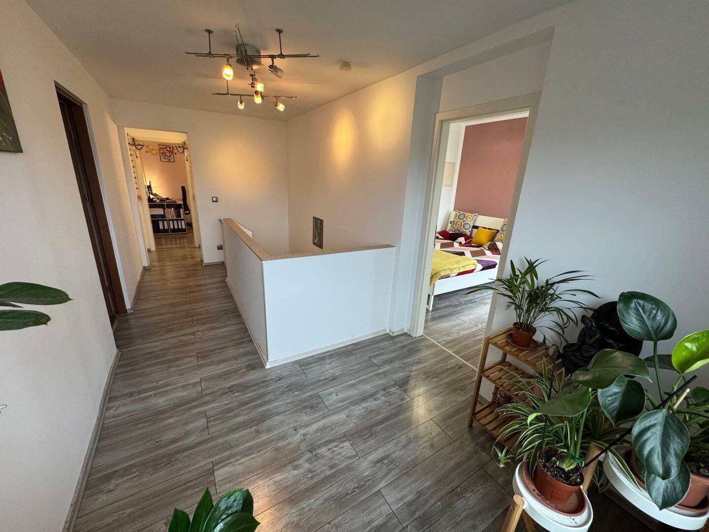 Großzügiges Reihenendhaus mit vermieteter Einliegerwohnung, Garten, Balkon und Kamin – Duisburg – Bild 1 von 9