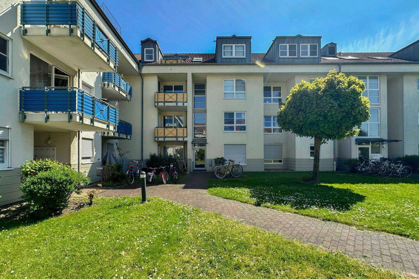 Erbbaurecht: Bezugsfreie 3-Zimmer-Wohnung mit Loggia und TG-Stellplatz in Köln-Sürth