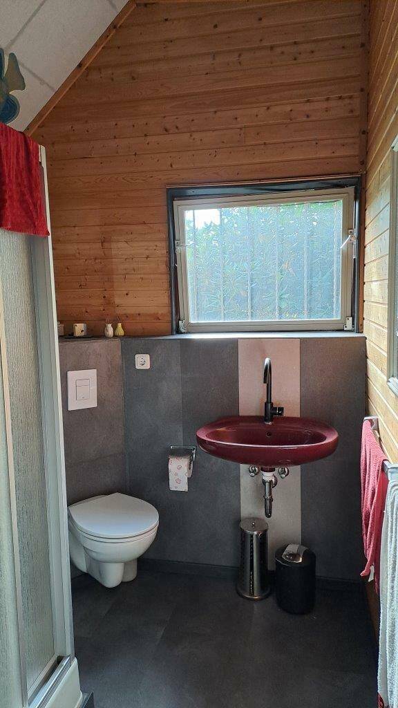 Idyllisches Wochenendhaus in Vlotho: Steg, Floß und Seeblick für entspannte Auszeiten. – Vlotho – Vorschaubild 5