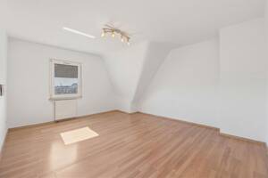 8-Zimmer-Wohnung mit Dachterrasse - Ideale WG-Kapitalanlage in zentraler Lage von Bad Cannstatt – 70372 Stuttgart – Vorschaubild 2