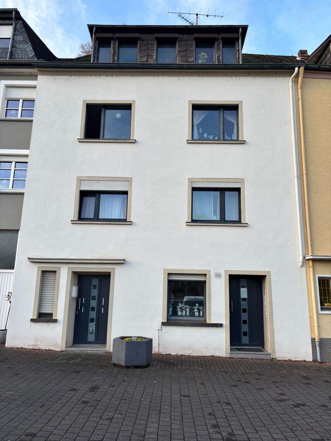 Mehrfamilienhaus mit vier Wohneinheiten in Saarburg! – Saarburg – Bild 1 von 9