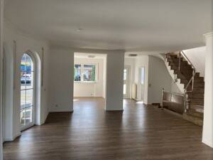 Gepflegtes Wohnhaus mit 3 Einheiten im Stadtteil von Koblenz bietet viele Nutzungsmöglichkeiten – 56070 Koblenz – Vorschaubild 2