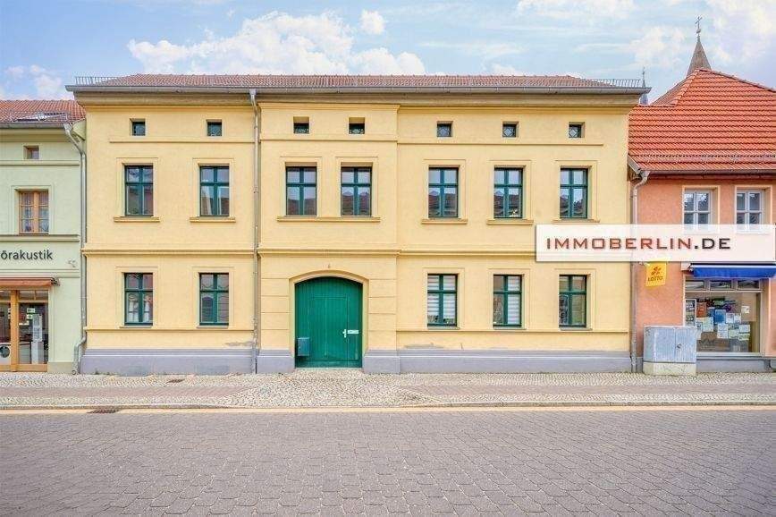 IMMOBERLIN.DE - Historisches, 2006 saniertes Wohn- + Geschäftshaus mit Ausbaupotential im Ortszentrum – Gransee – Bild 1 von 9