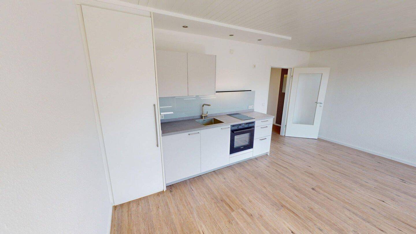 Geräumiges modernes Apparment mit Balkon und Einbauküche – Düsseldorf – Vorschaubild 8