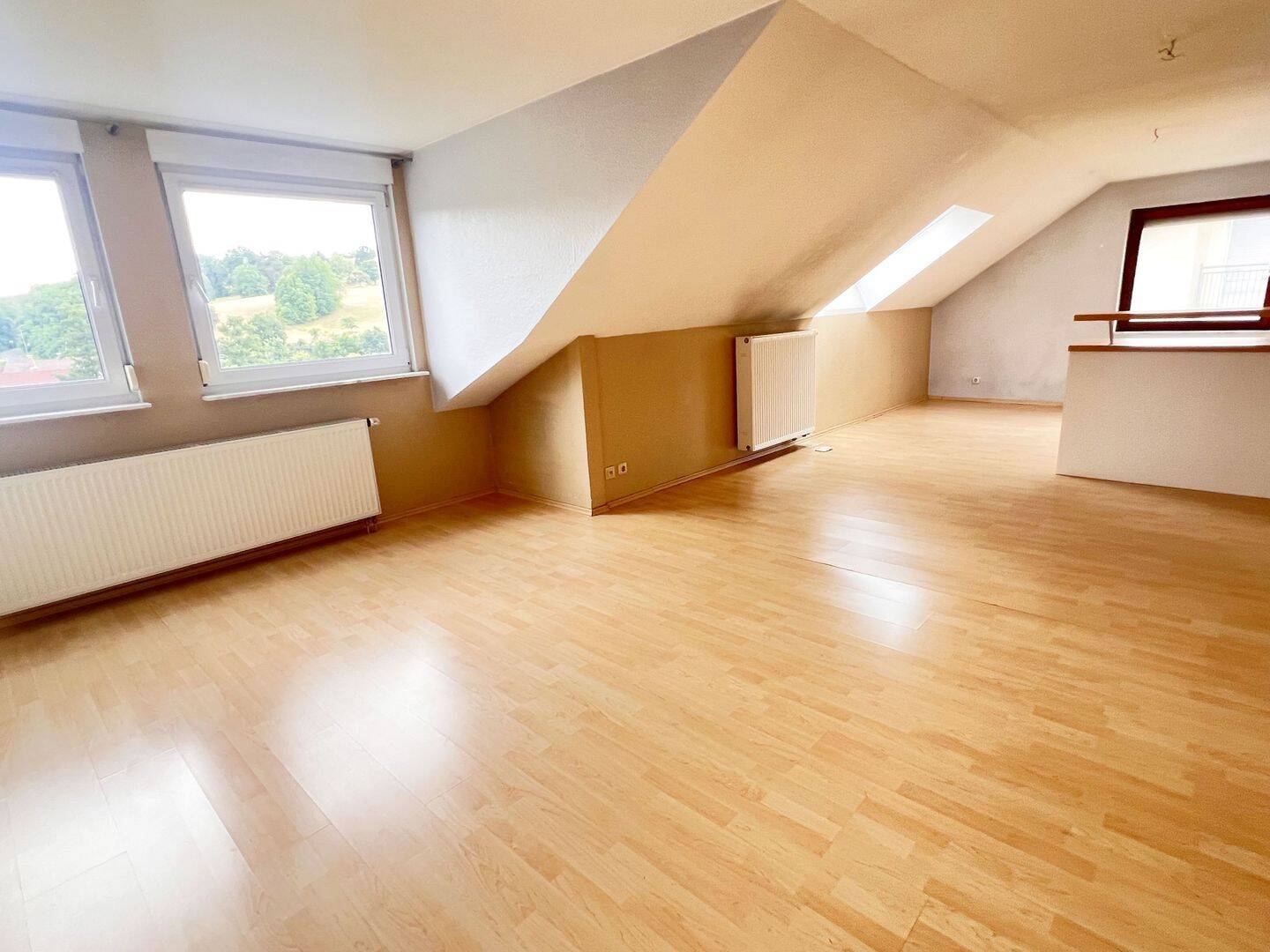 INDIVIDUALISTEN-ENSAMBLE IN EXPONIERTER LAGE IN LEIDERSBACH-EBERSBACH – Leidersbach – Vorschaubild 3