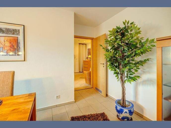 Möbliert: Ruhige, helle 3-Zimmer Wohnung mit Balkon und Stellplatz – München – Vorschaubild 8