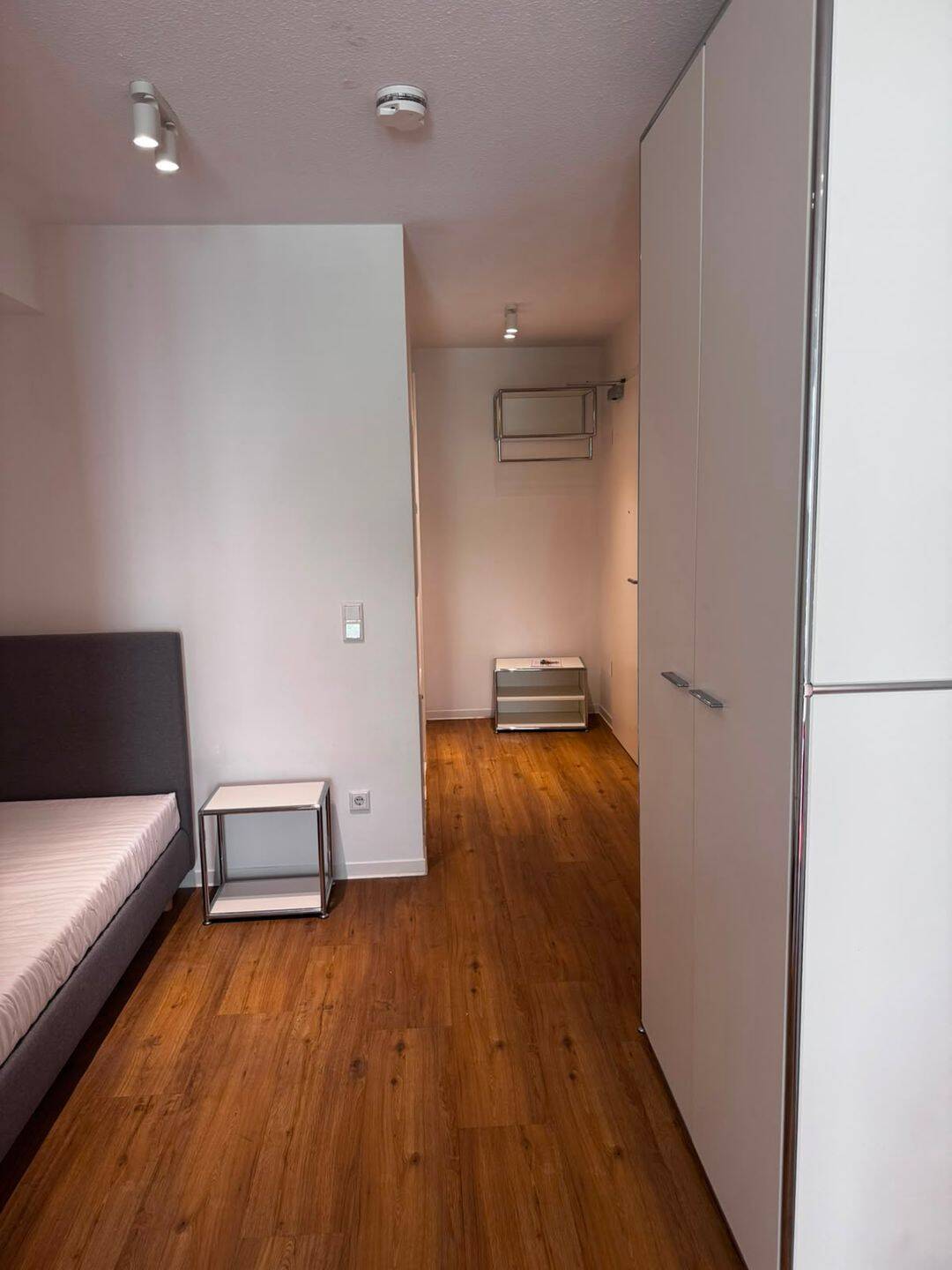 Ab sofort - gut geschnittene, möblierte 1-Zimmer-Wohnung mit Balkon – Nürnberg – Vorschaubild 2