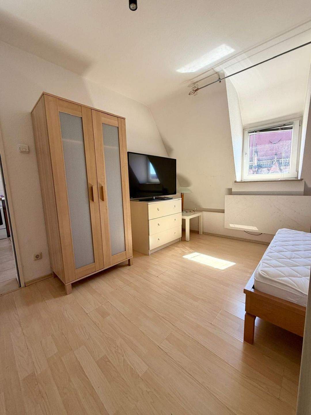 Sehr schöne, möblierte 1-Zimmer-Wohnung im Herzen der Altstadt – Nürnberg – Vorschaubild 5