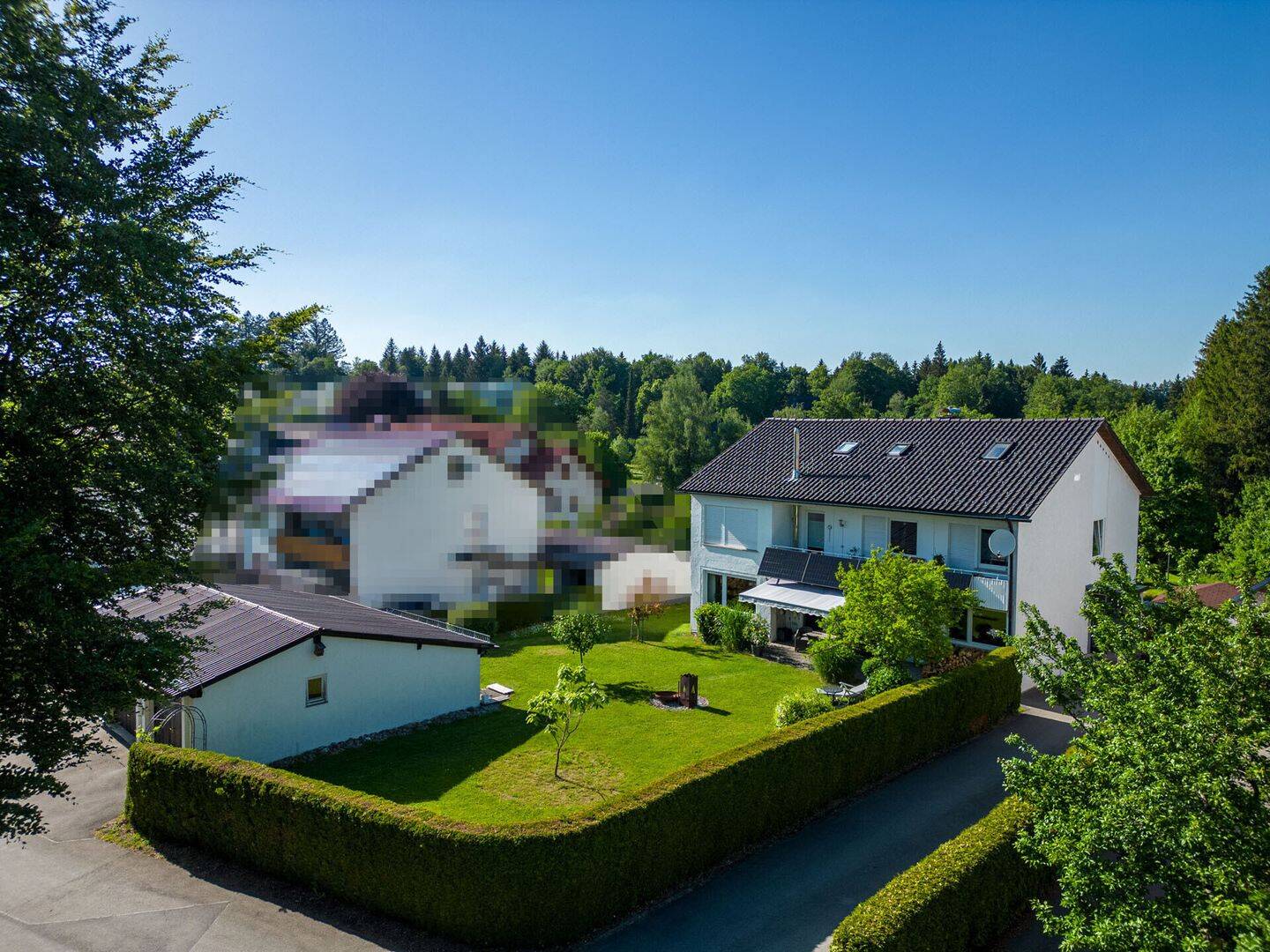 Gepflegtes Zweifamilienhaus mit großem Garten, drei Garagen und vielseitigen Nutzungsmöglichkeiten – Isny im Allgäu – Vorschaubild 7