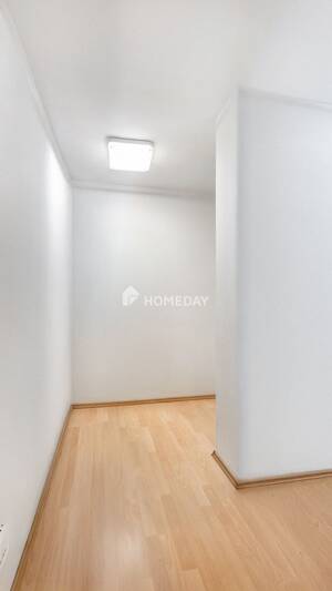 Weitblick über München: lichtdurchflutete 1,5-Zimmer-Wohnung mit Loggia und Tiefgaragenstellplatz – 80995 München – Vorschaubild 9