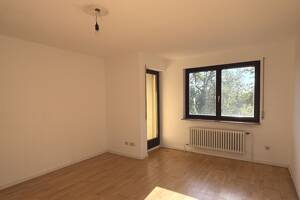 Freie 4-Zimmer-Wohnung in ruhiger Lage mit Garagenstellplatz! – 70437 Stuttgart – Vorschaubild 2