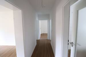 Ab 01.10. Ersteinzug nach Sanierung, 3,5-Zimmer Wohnung mit Balkon, Fernwärme in Parklage – 46117 Oberhausen – Vorschaubild 8