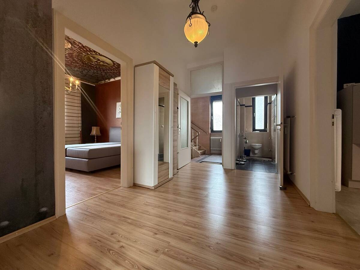 Bezugsfertig möbliert mit Raum für eigene Ideen - großzügige 2,5-Zimmer-Altbauwohnung – 68309 Mannheim – Bild 1 von 9