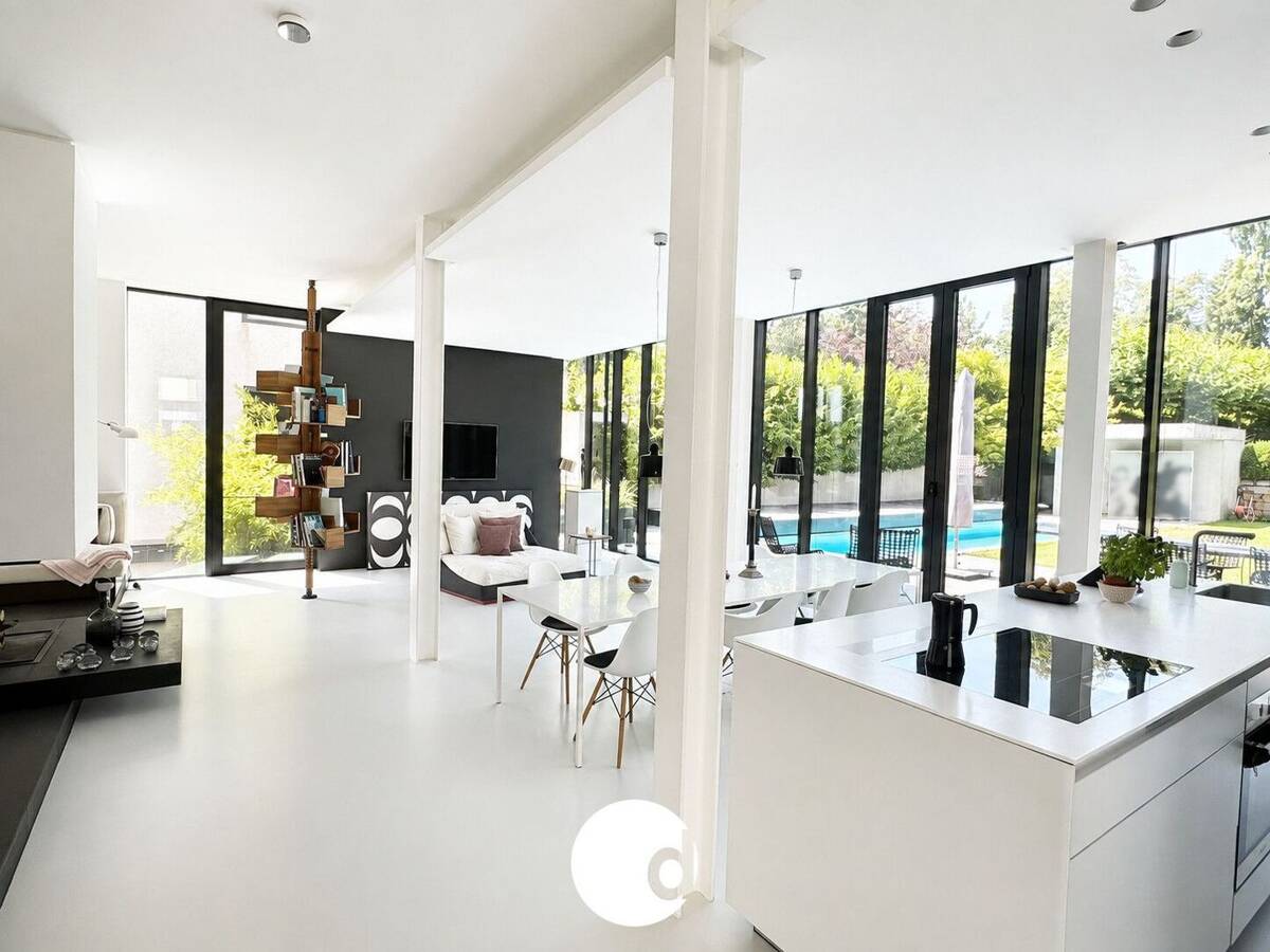 Futuristische Villa mit traumhaftem Garten und Pool in absoluter Bestlage – 70192 Stuttgart – Bild 1 von 9