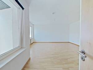 Warmes Nest, kalte Ersparnis - 1 KALTMIETE GESCHENKT: Große 3-Zimmer-Dachgeschosswohnung mit EBK und intelligentem Grundriss im historischen Breitenwe – 39104 Magdeburg – Vorschaubild 6
