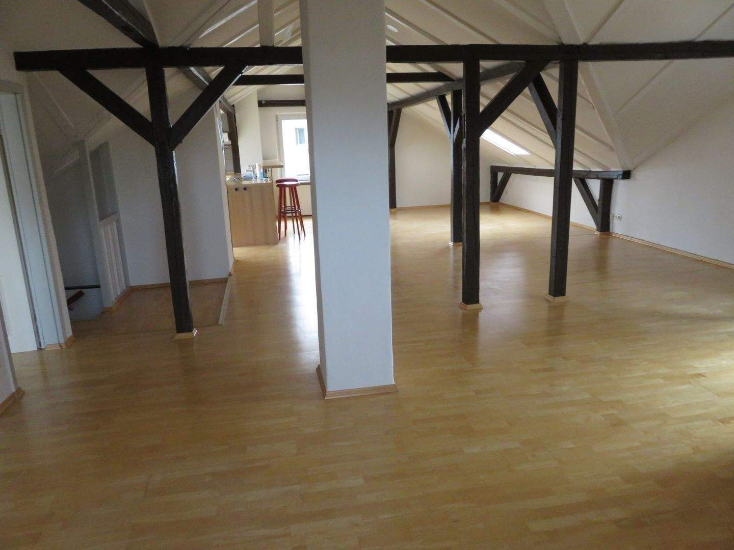 Schöne Dachgeschoss Wohnung mit Balkon in Wakenitznähe – Lübeck – Bild 1 von 9