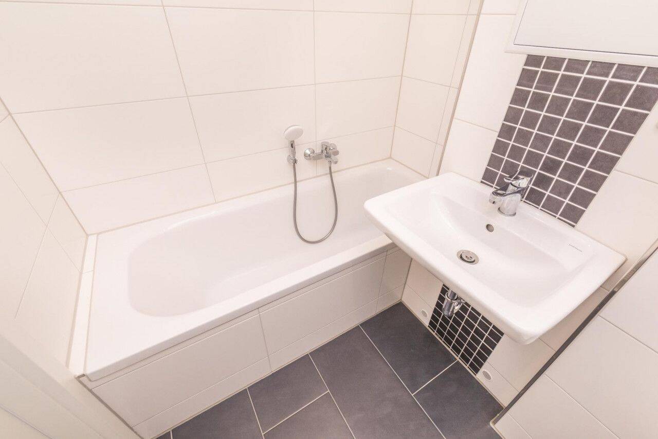 Modernes Bad / Balkon / Aufzug – Chemnitz – Vorschaubild 3