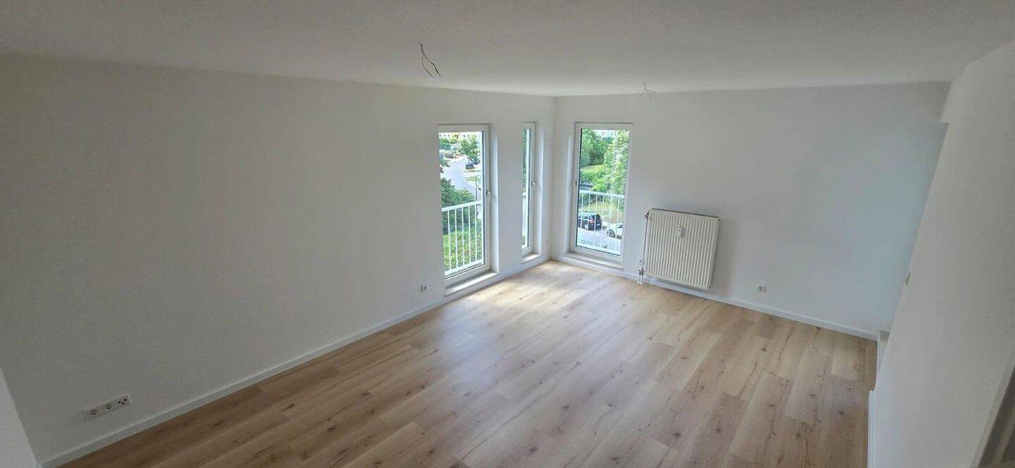 zwei Zimmer Wohnung in Bernau bei Berlin mit Balkon & Tiefgarage frisch renoviert – Bernau – Vorschaubild 2