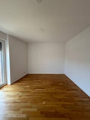 Lichtdurchflutete 3-Raum-Wohnung mit EInbauküche und Balkon – 1067 Dresden – Vorschaubild 4