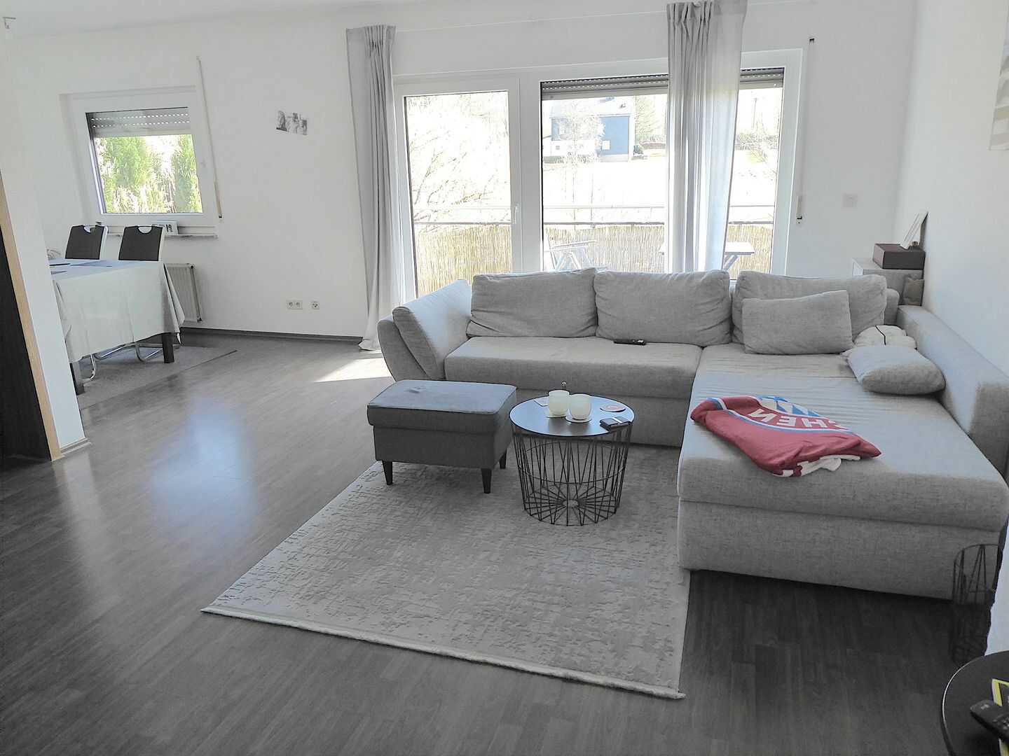 Gute Rendite: Vermietete 2,5 Zimmer Wohnung mit Balkon in kleiner und ruhiger Wohneinheit